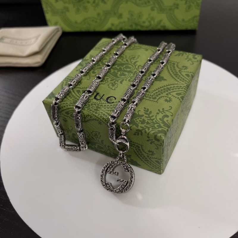 G*u*i necklaces